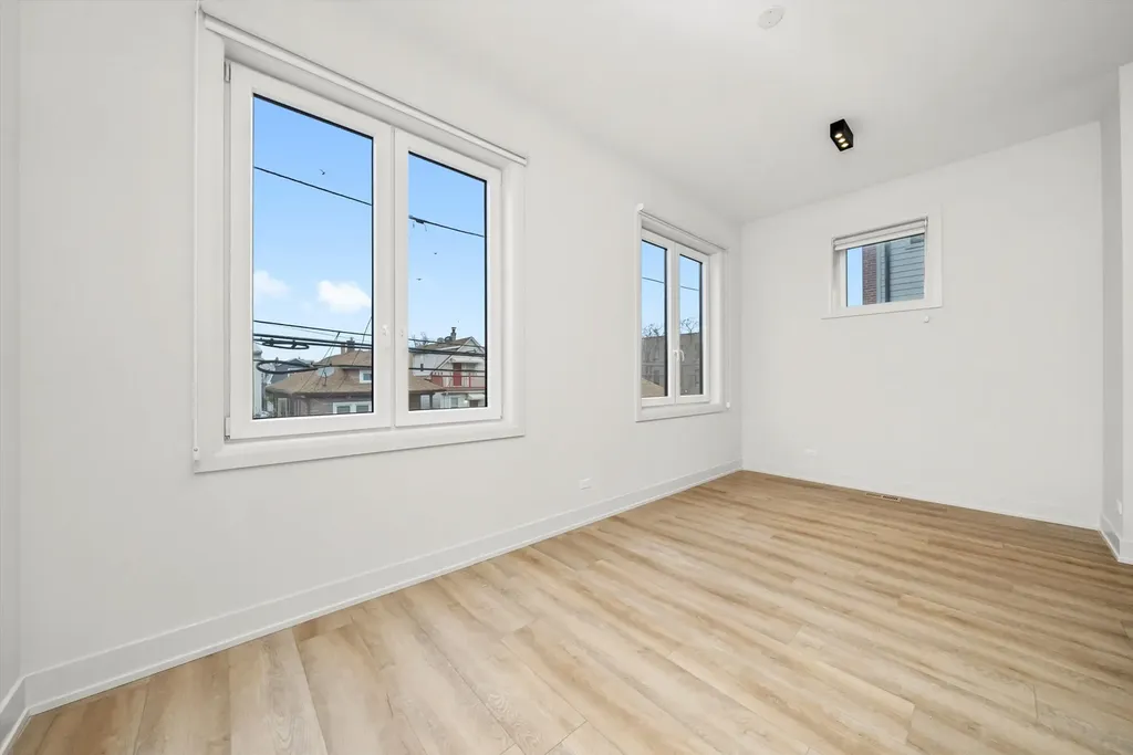 3210 North Keeler Avenue Chicago IL 60641
