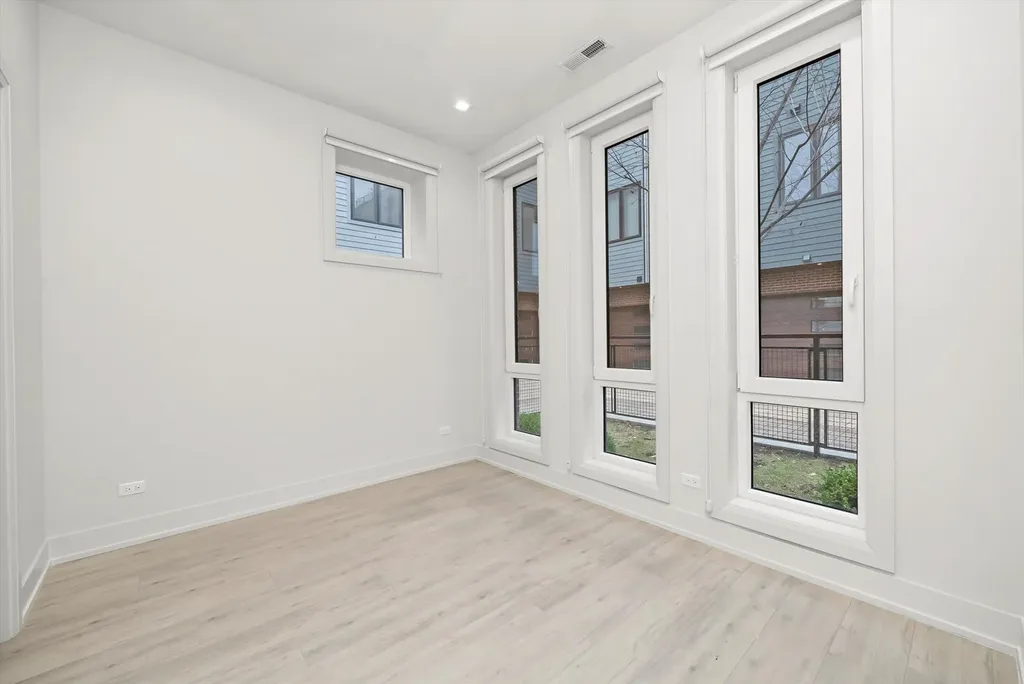 3210 North Keeler Avenue Chicago IL 60641