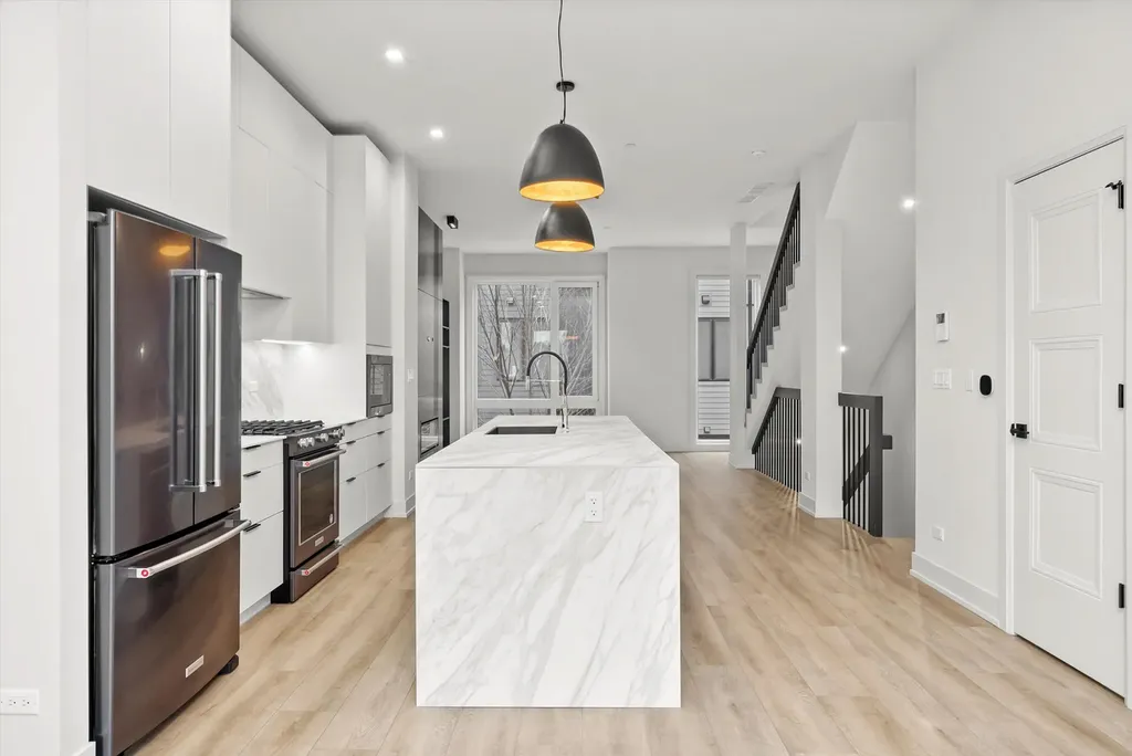 3210 North Keeler Avenue Chicago IL 60641