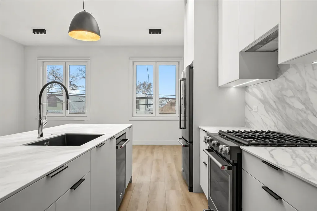 3210 North Keeler Avenue Chicago IL 60641