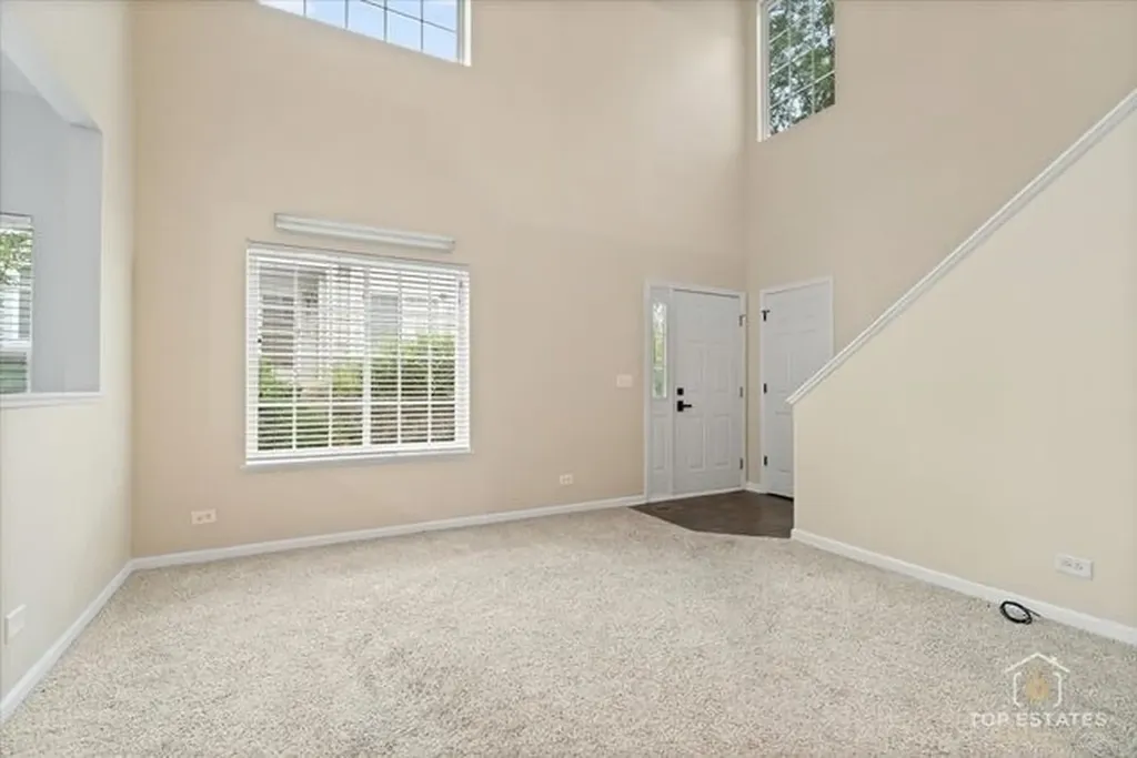 452 Jamestown Court Aurora IL 60502