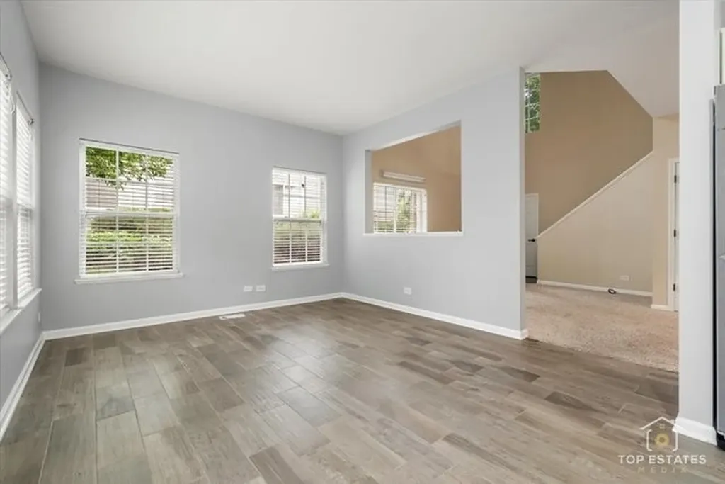 452 Jamestown Court Aurora IL 60502