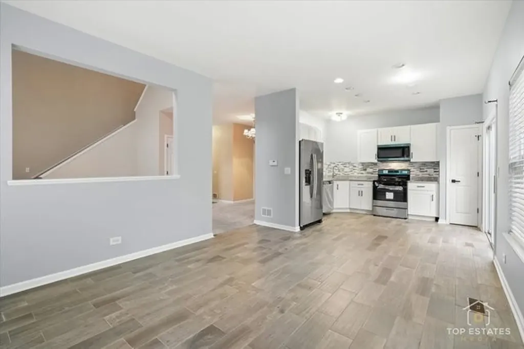452 Jamestown Court Aurora IL 60502