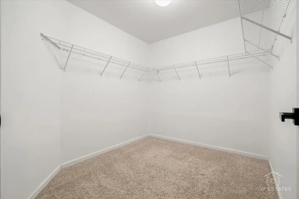 452 Jamestown Court Aurora IL 60502