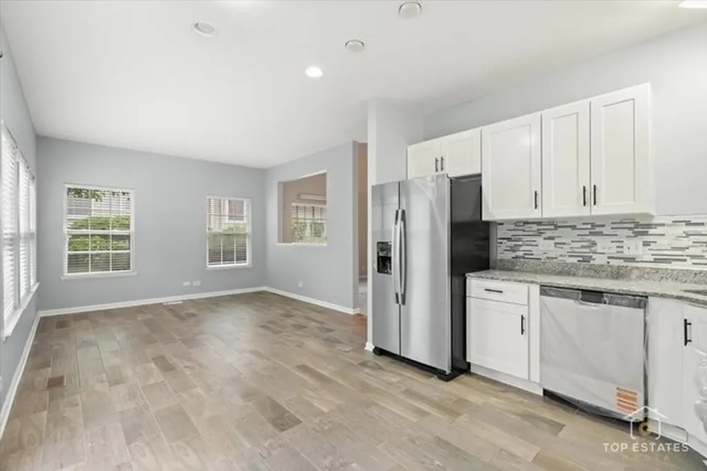 452 Jamestown Court Aurora IL 60502
