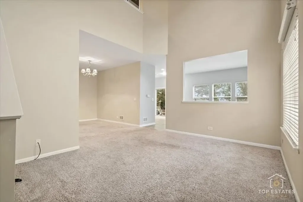 452 Jamestown Court Aurora IL 60502