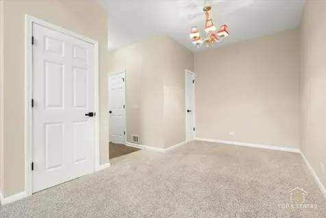 452 Jamestown Court Aurora IL 60502