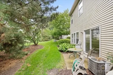 452 Jamestown Court Aurora IL 60502