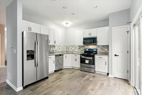 452 Jamestown Court Aurora IL 60502
