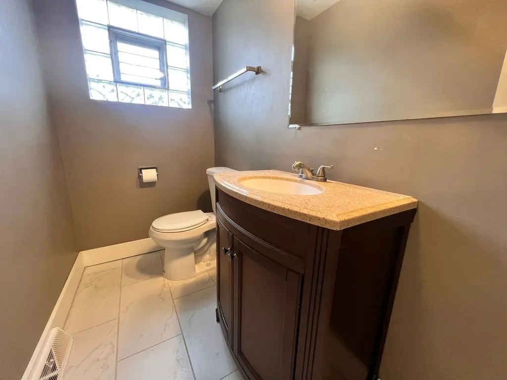 16W611 56TH Street Clarendon Hills IL 60514