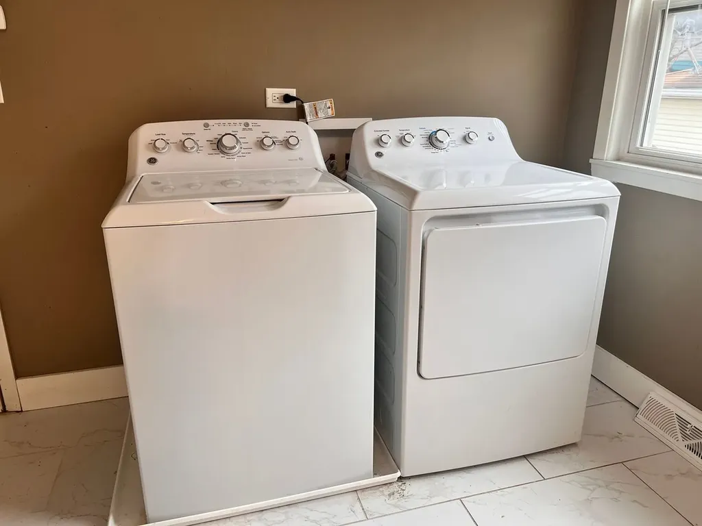 16W611 56TH Street Clarendon Hills IL 60514