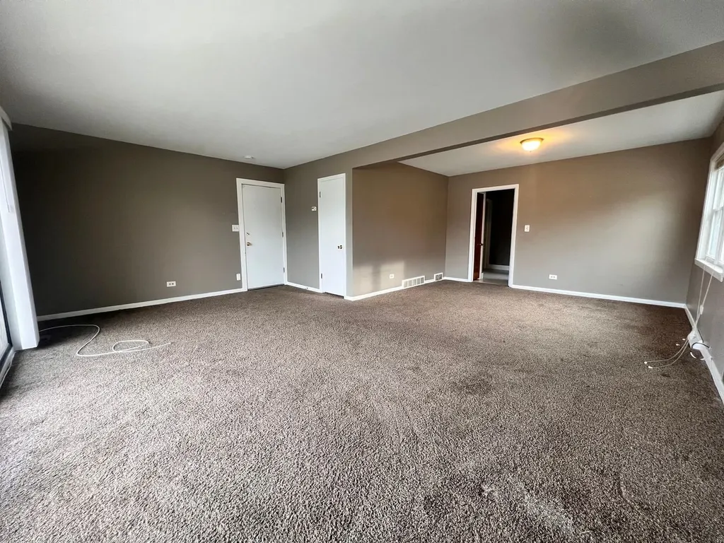16W611 56TH Street Clarendon Hills IL 60514
