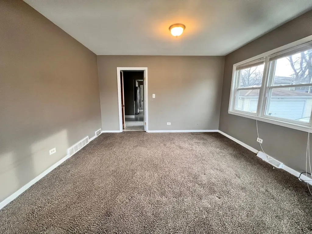 16W611 56TH Street Clarendon Hills IL 60514