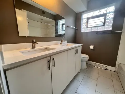 16W611 56TH Street Clarendon Hills IL 60514