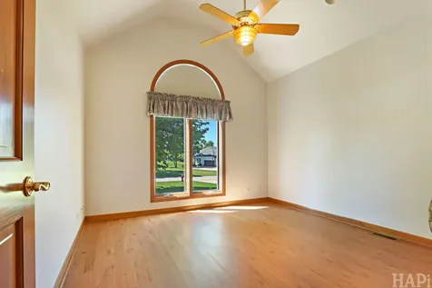 24852 West Nicklaus Way Antioch IL 60002