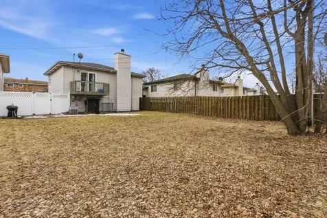 2736 East Goodrich Avenue E Burnham IL 60633
