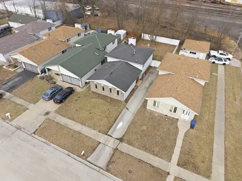 2736 East Goodrich Avenue E Burnham IL 60633