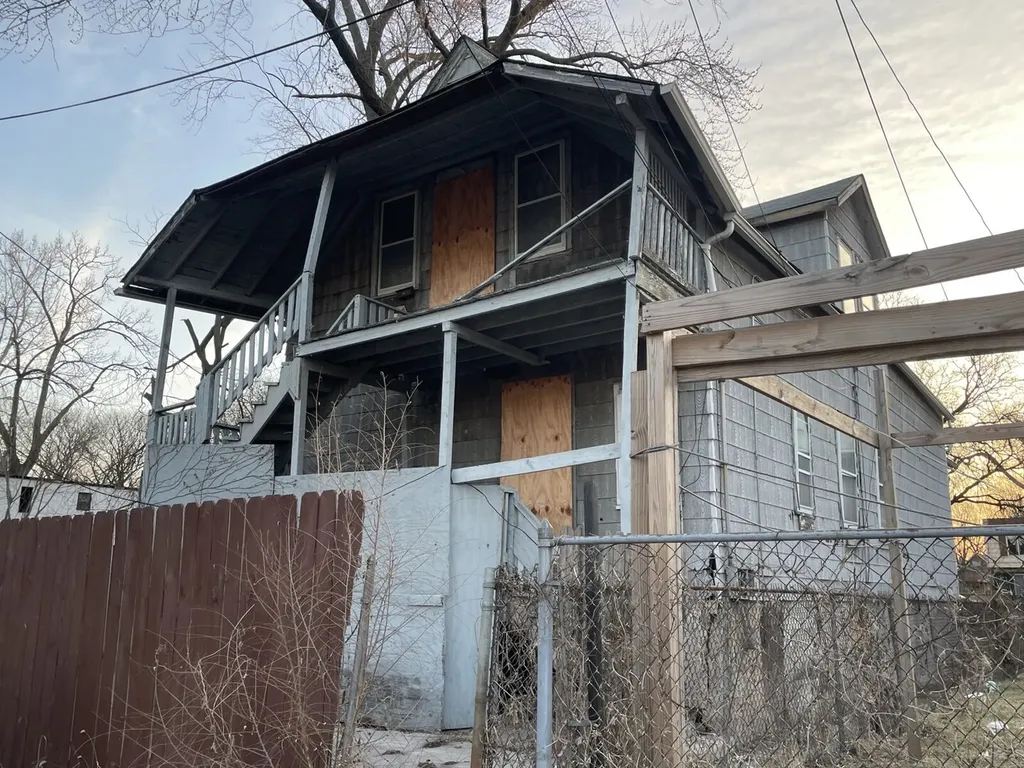 6530 South Carpenter Street Chicago IL 60621