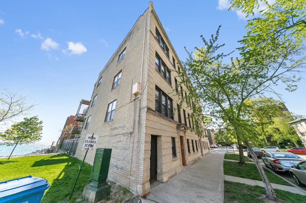 7501 North Eastlake Terrace Chicago IL 60626