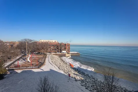 7501 North Eastlake Terrace Chicago IL 60626