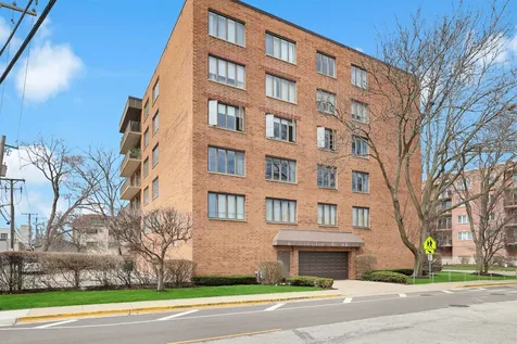 1389 Perry Street Des Plaines IL 60016