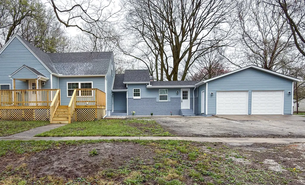 103 West 2nd Street Broadlands IL 61816