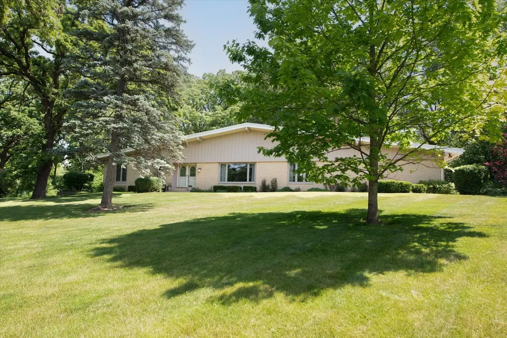 1196 Nottingham Lane Elgin IL 60120