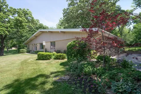 1196 Nottingham Lane Elgin IL 60120