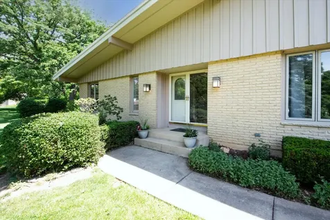 1196 Nottingham Lane Elgin IL 60120