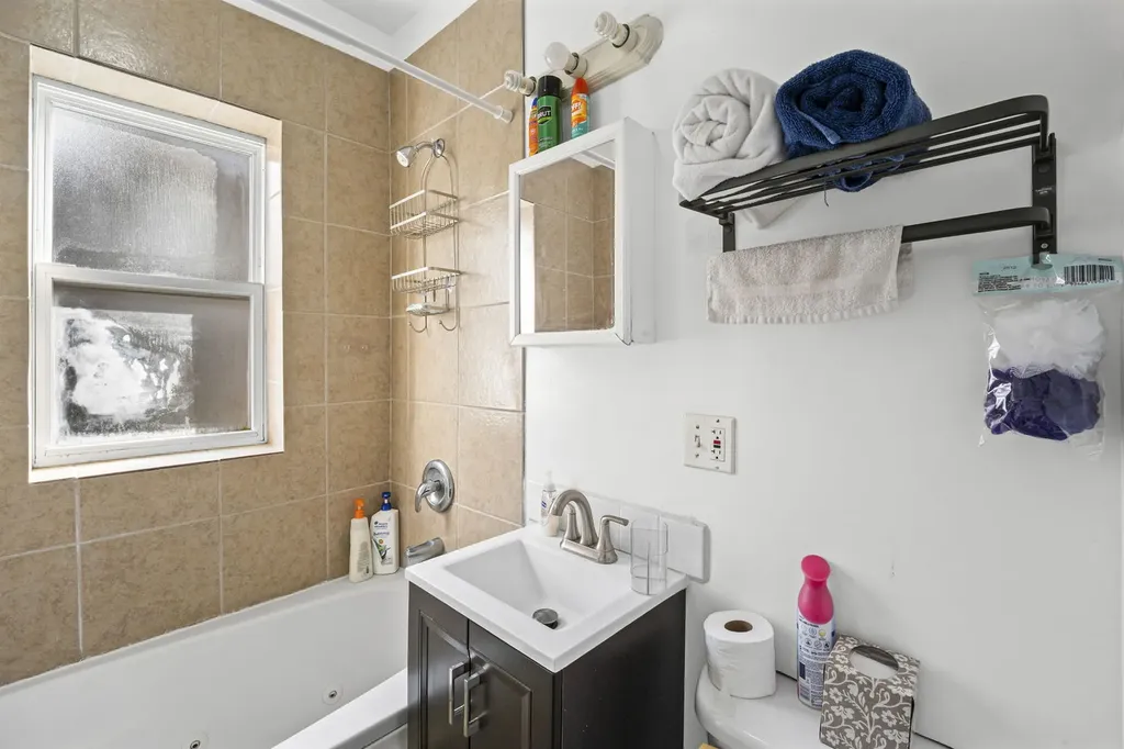 6319 North Sacramento Avenue Chicago IL 60659