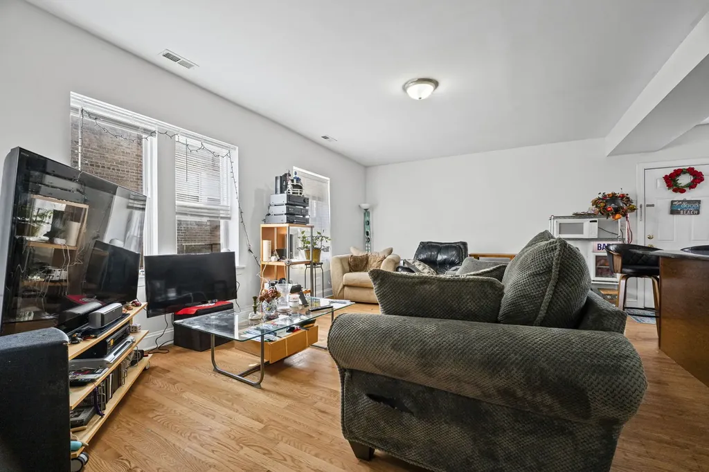 6319 North Sacramento Avenue Chicago IL 60659