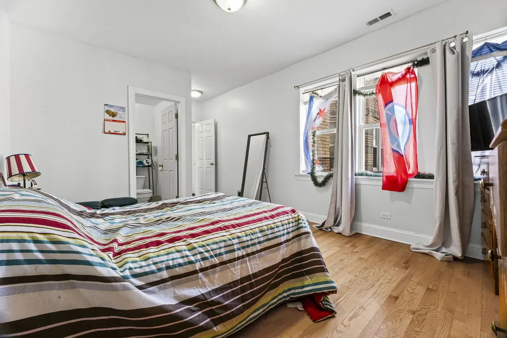 6319 North Sacramento Avenue Chicago IL 60659