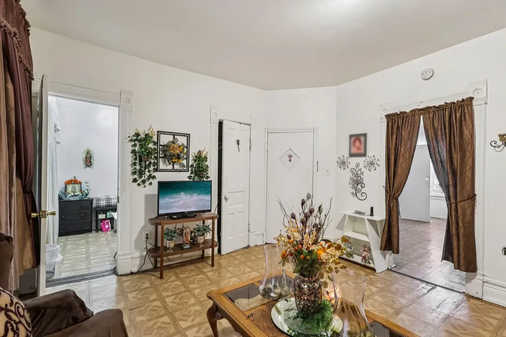 1908 South Loomis Street Chicago IL 60608