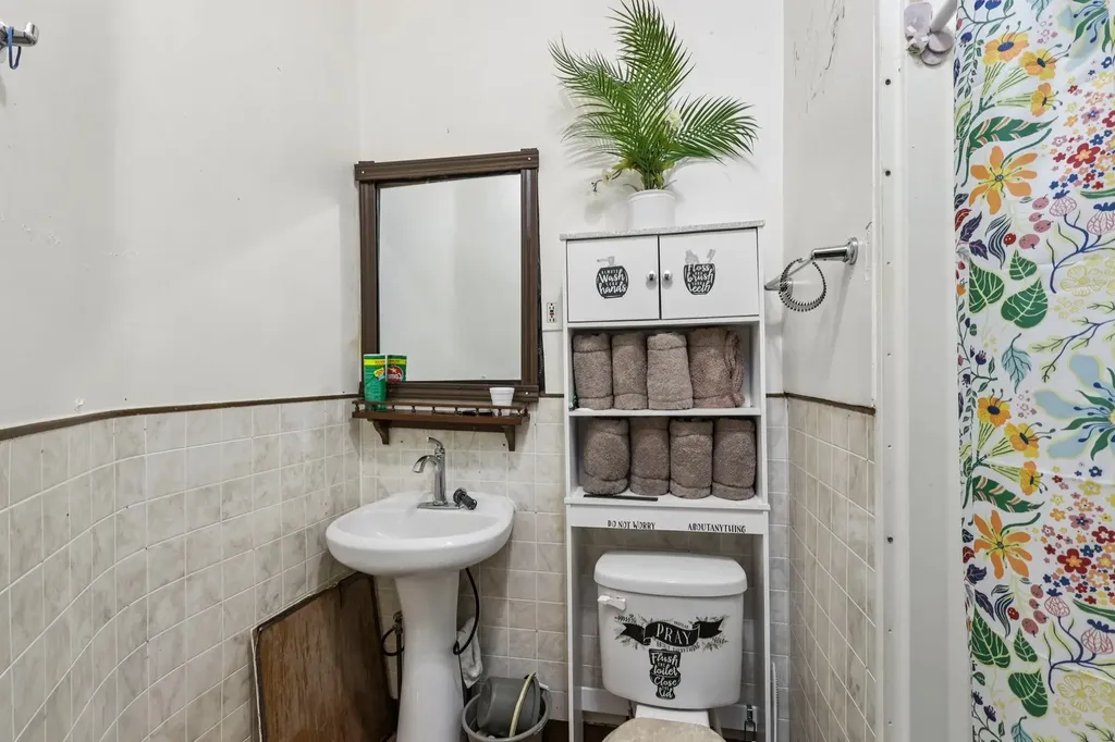 1908 South Loomis Street Chicago IL 60608