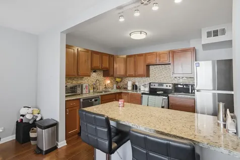 6301 North Sheridan Road Chicago IL 60660