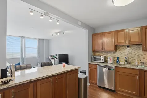 6301 North Sheridan Road Chicago IL 60660