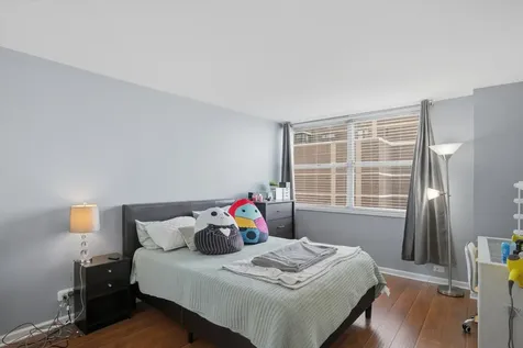 6301 North Sheridan Road Chicago IL 60660