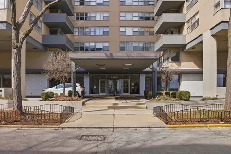 6301 North Sheridan Road Chicago IL 60660