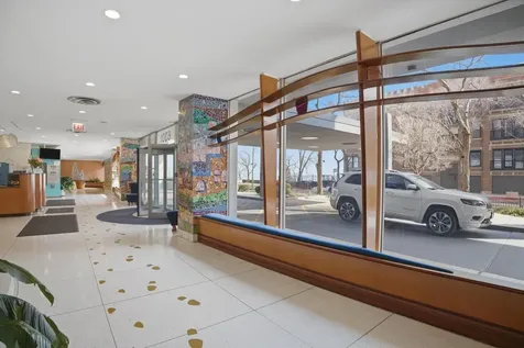 6301 North Sheridan Road Chicago IL 60660