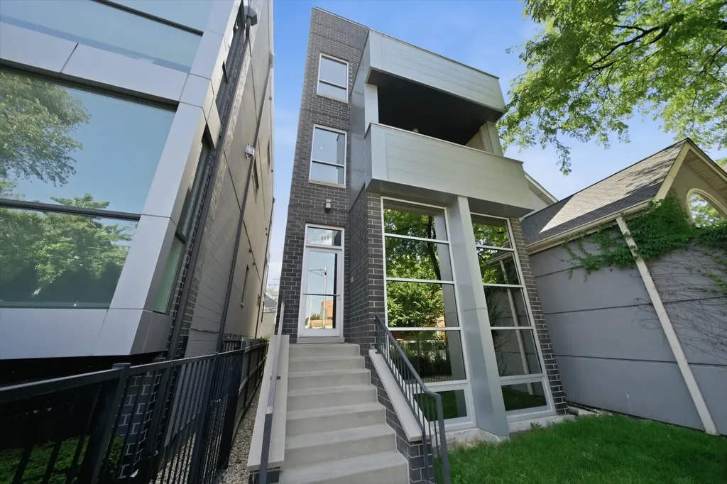 948 North Honore Street Chicago IL 60622