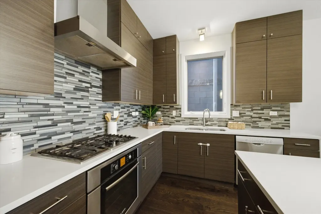 948 North Honore Street Chicago IL 60622