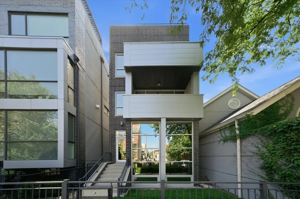 948 North Honore Street Chicago IL 60622