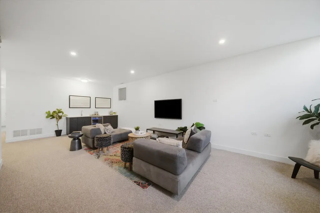 948 North Honore Street Chicago IL 60622