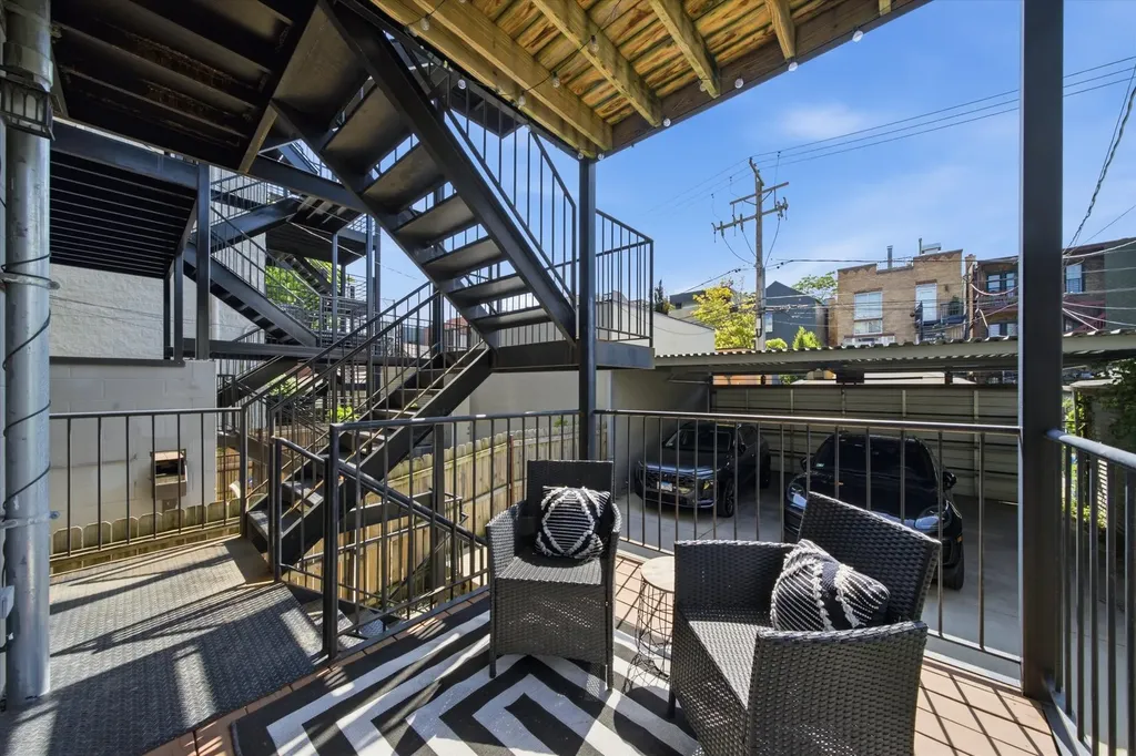 948 North Honore Street Chicago IL 60622