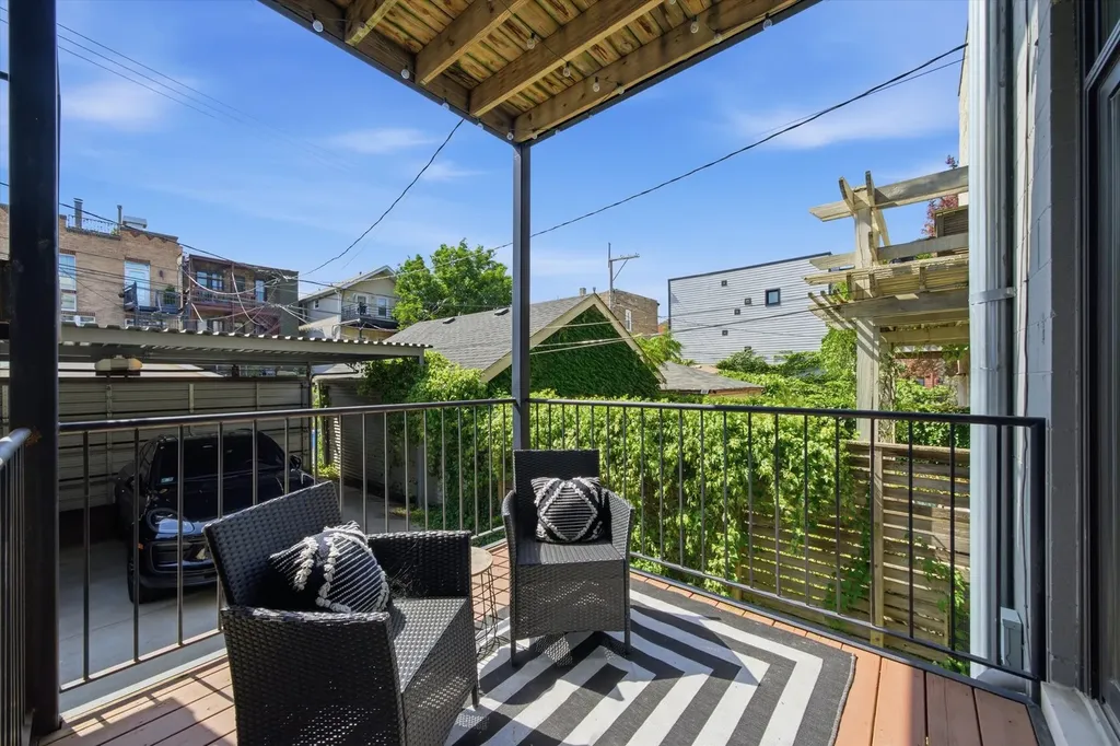 948 North Honore Street Chicago IL 60622