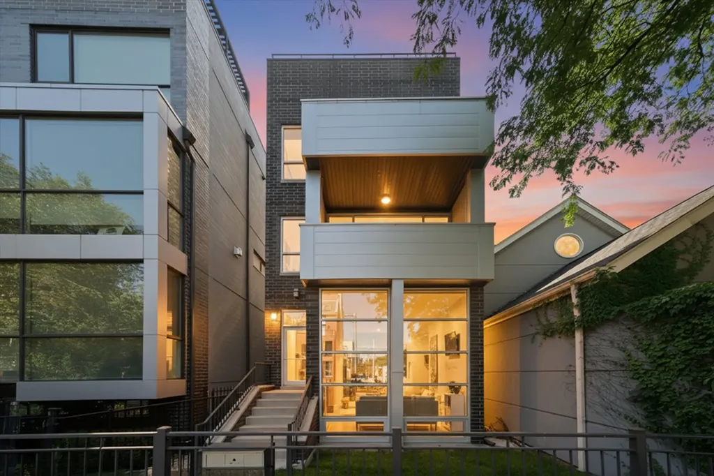 948 North Honore Street Chicago IL 60622