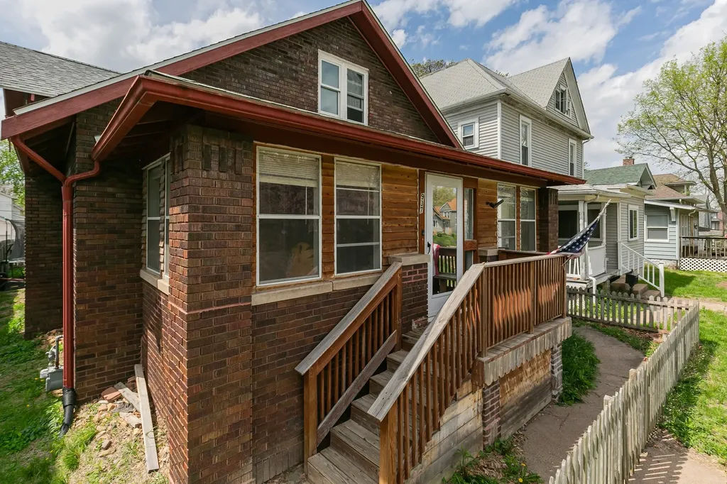 937 25TH Street Moline IL 61265