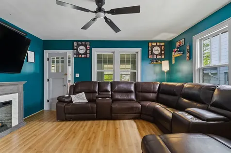 937 25TH Street Moline IL 61265