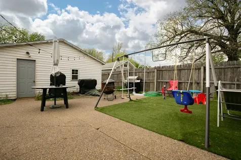 937 25TH Street Moline IL 61265
