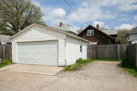 937 25TH Street Moline IL 61265